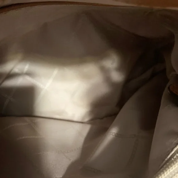 Micheal Kors Purse - Picture 12 of 16